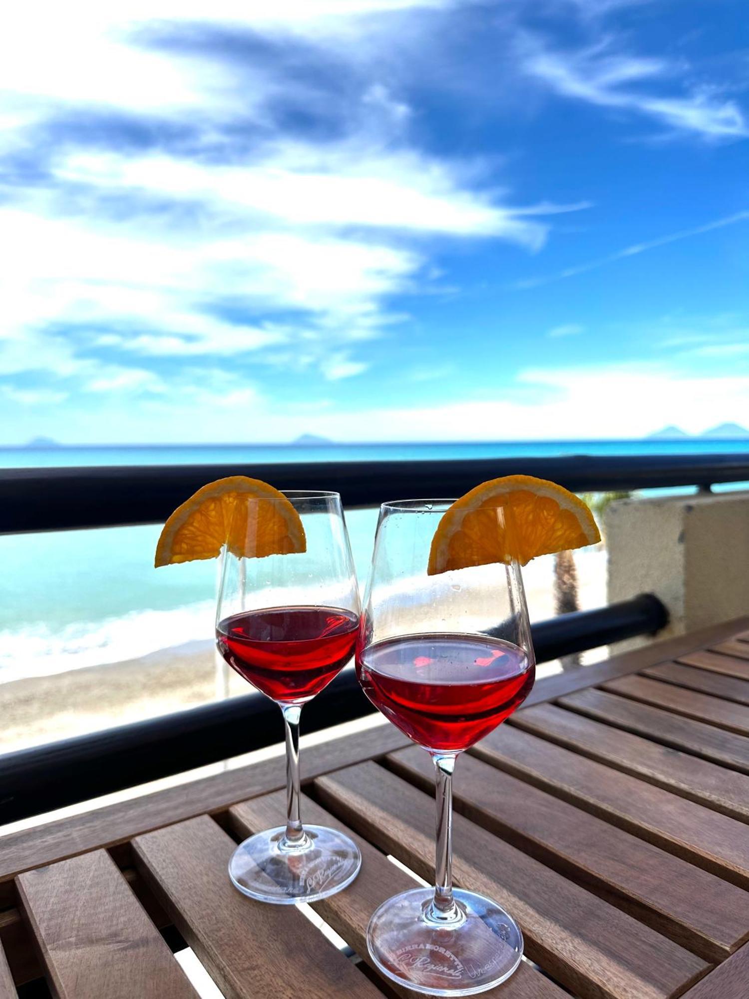 Appartamento La Finestra Di Anna Sul Mare Capo dʼOrlando Esterno foto